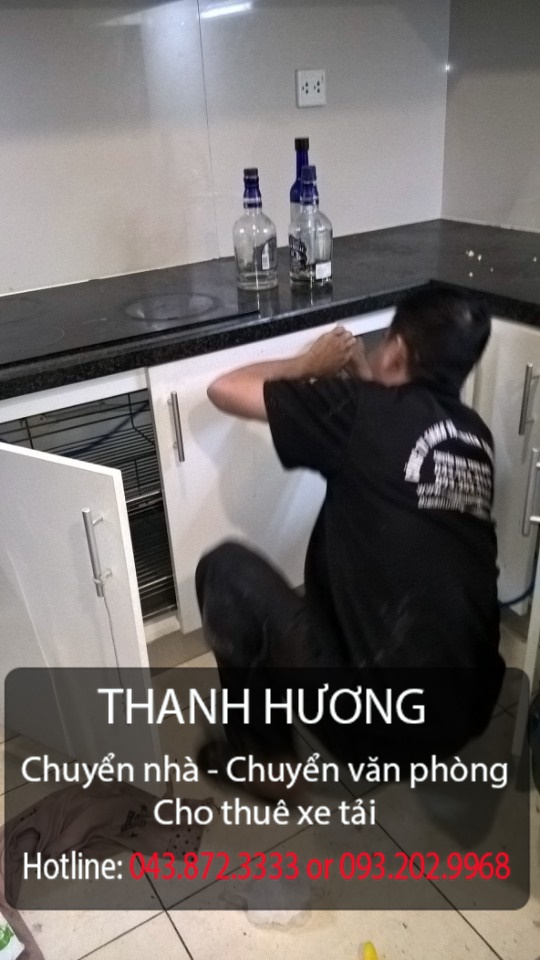 Chuyển nhà Thanh Hương đang lắp đặt lại cho khách hàng Kim Giang lại đường nước